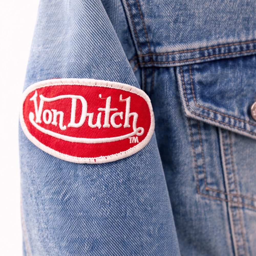 🆕Von Dutch Women’s Cropped Denim Jacket Y2K Logo Patch Blue Jean Trucker Jacket - Picture 5 of 9